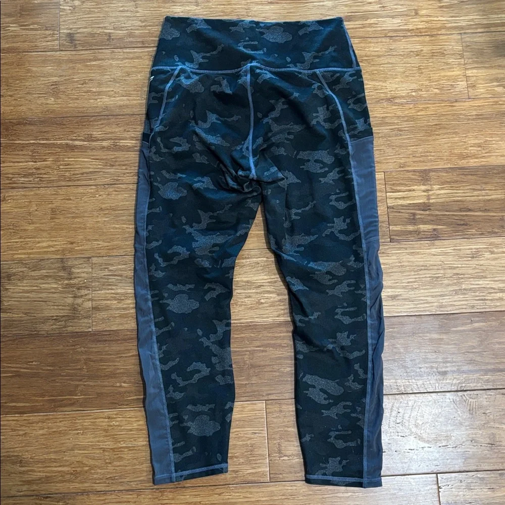Fabletics PowerHold Camo High Rise Cropped Leggings Size M